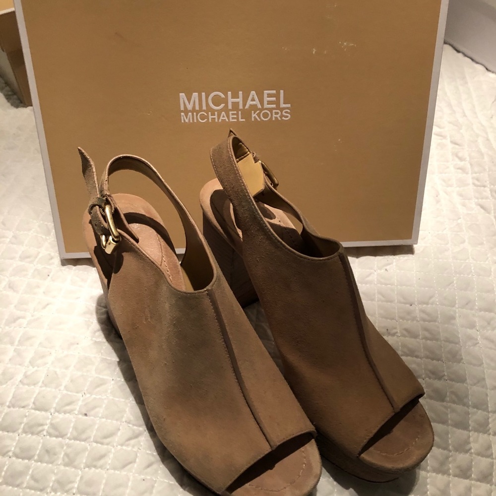 Cream colored mule/clog